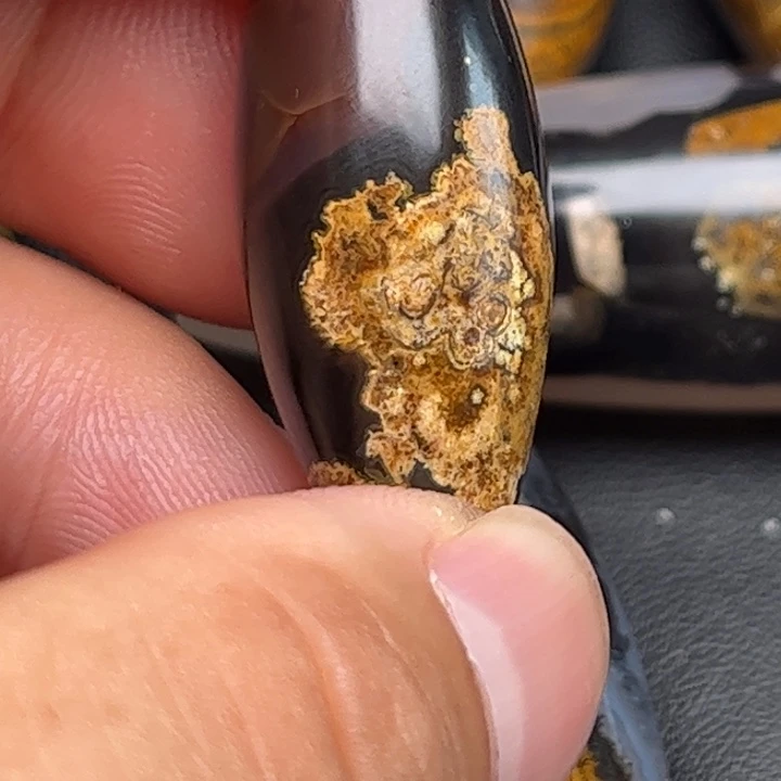 遠***爷石英岩玉未镶嵌颈饰
