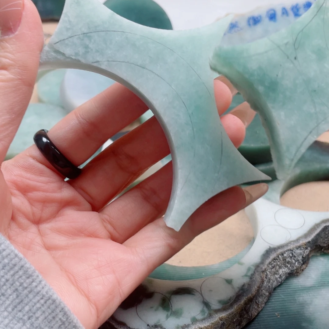 翡翠未镶嵌颈饰070、