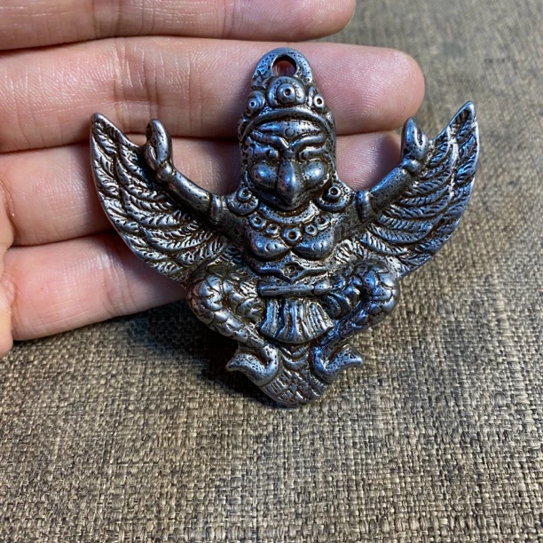藏传大鹏鸟天铁陨铁口袋佛挂牌挂件挂牌