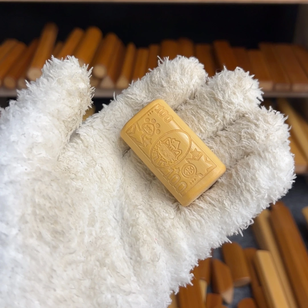 F****黄皮火机扁厚皮可爱