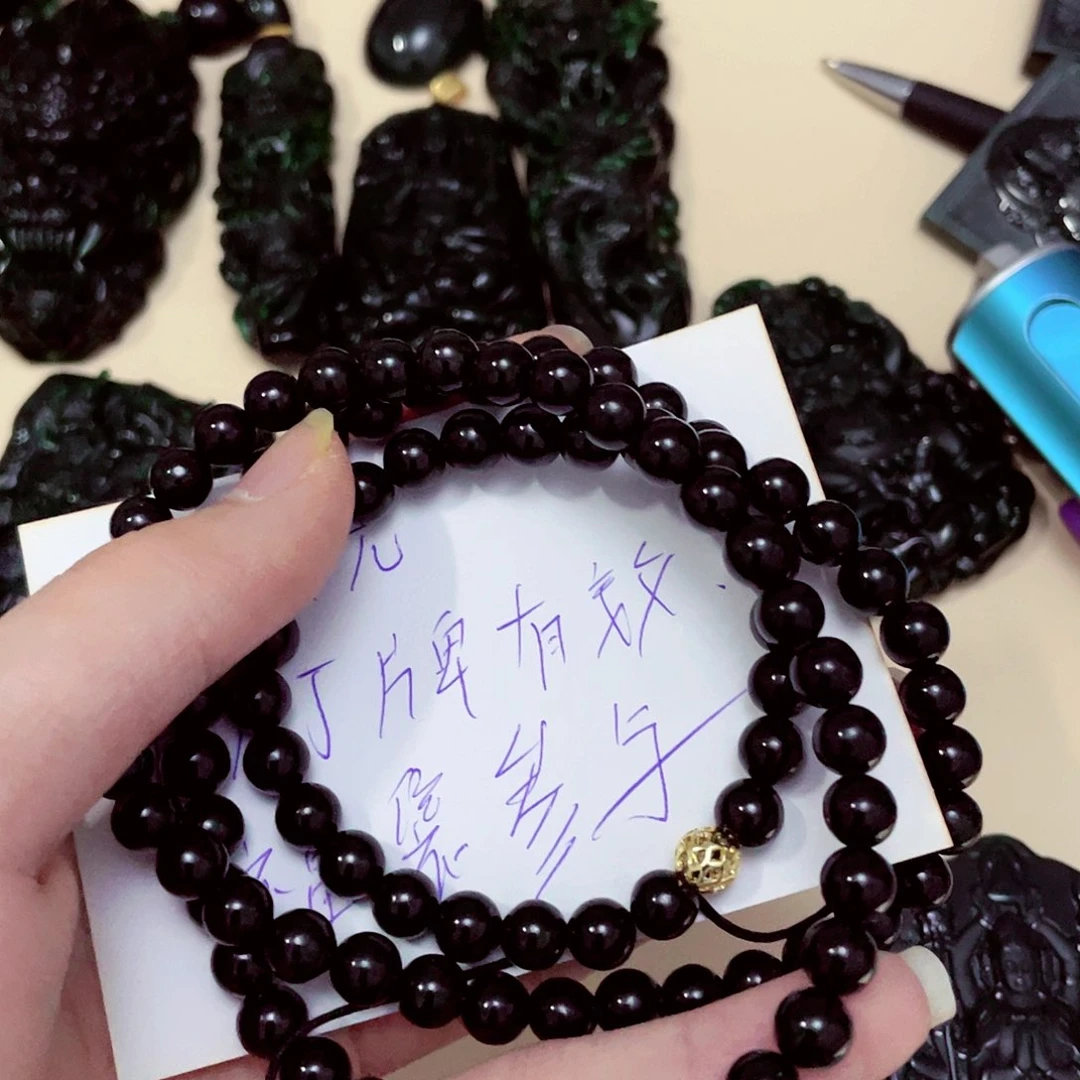 翡翠颈饰未镶嵌情**物