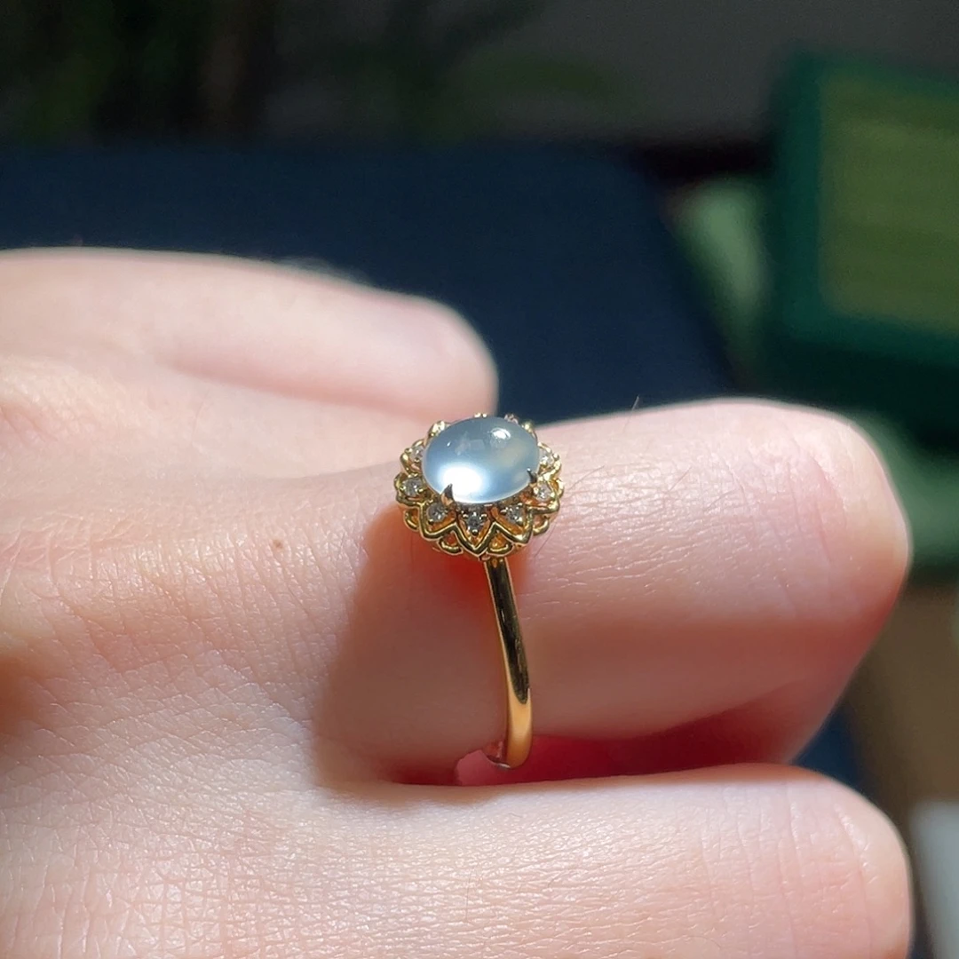 翡翠18K金镶嵌戒指玻璃种冰蛋