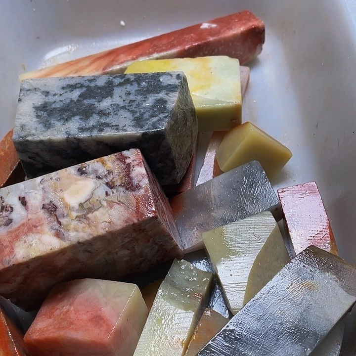 寿山石印**刻寿山石的制作