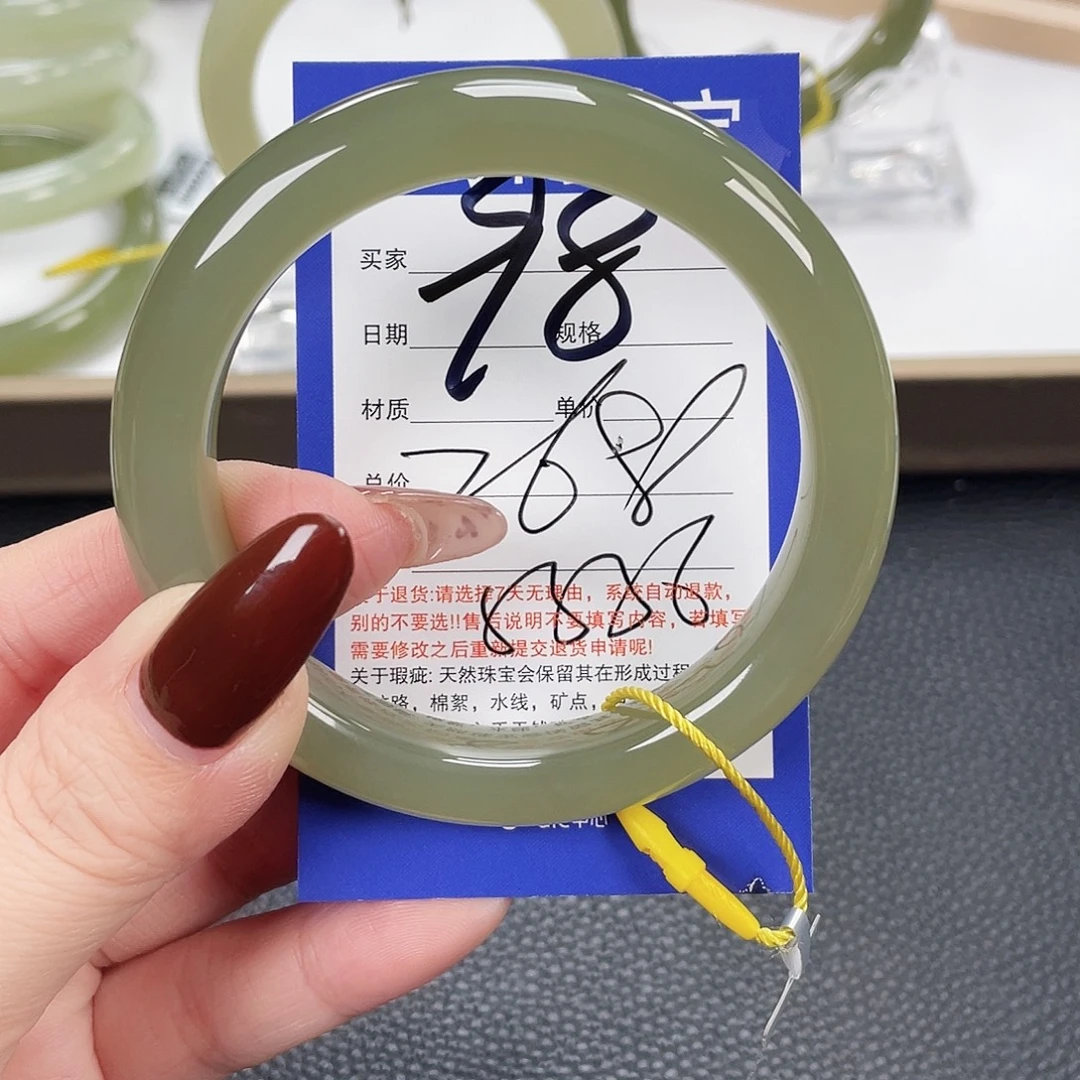 和田玉未镶嵌手镯