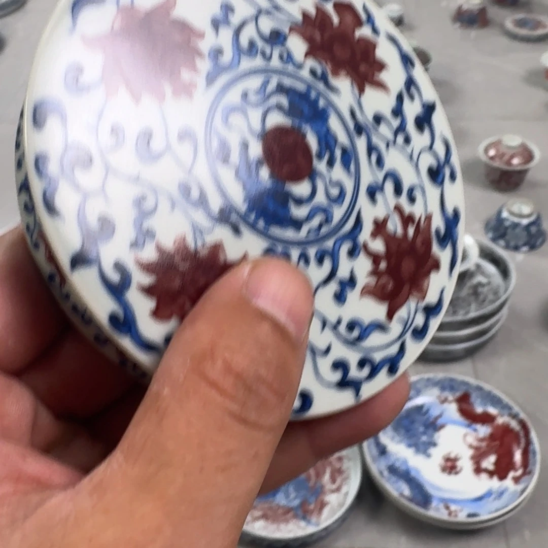 杯釉里红缠枝莲盖置