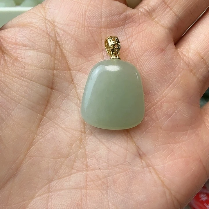 和田玉（糖玉）颈饰未镶嵌小方吊坠