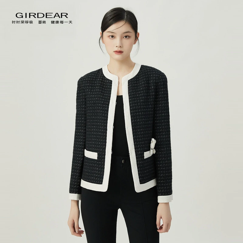 哥弟新款圆领名媛风肌理压花小香风外套(附赠贵宾犬胸针)1400657