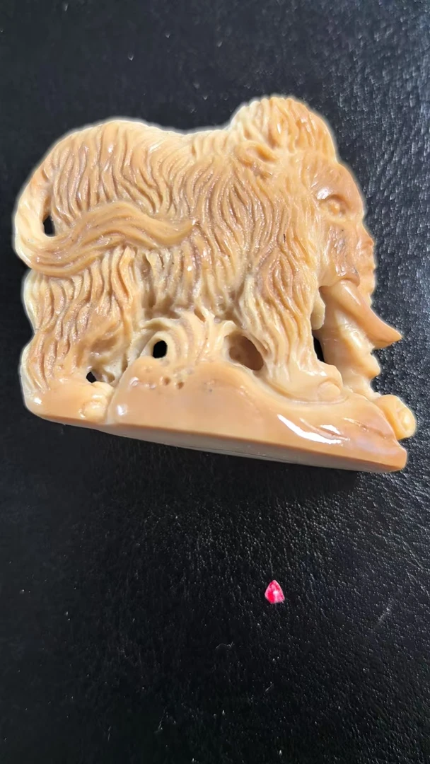 猛犸约40.2克雕刻件ZS135