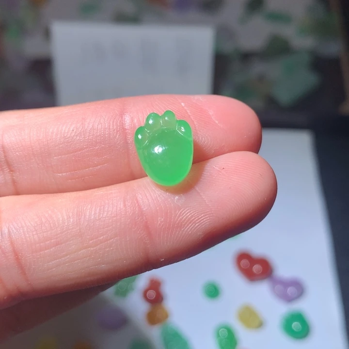 翡翠未镶嵌颈饰挂件