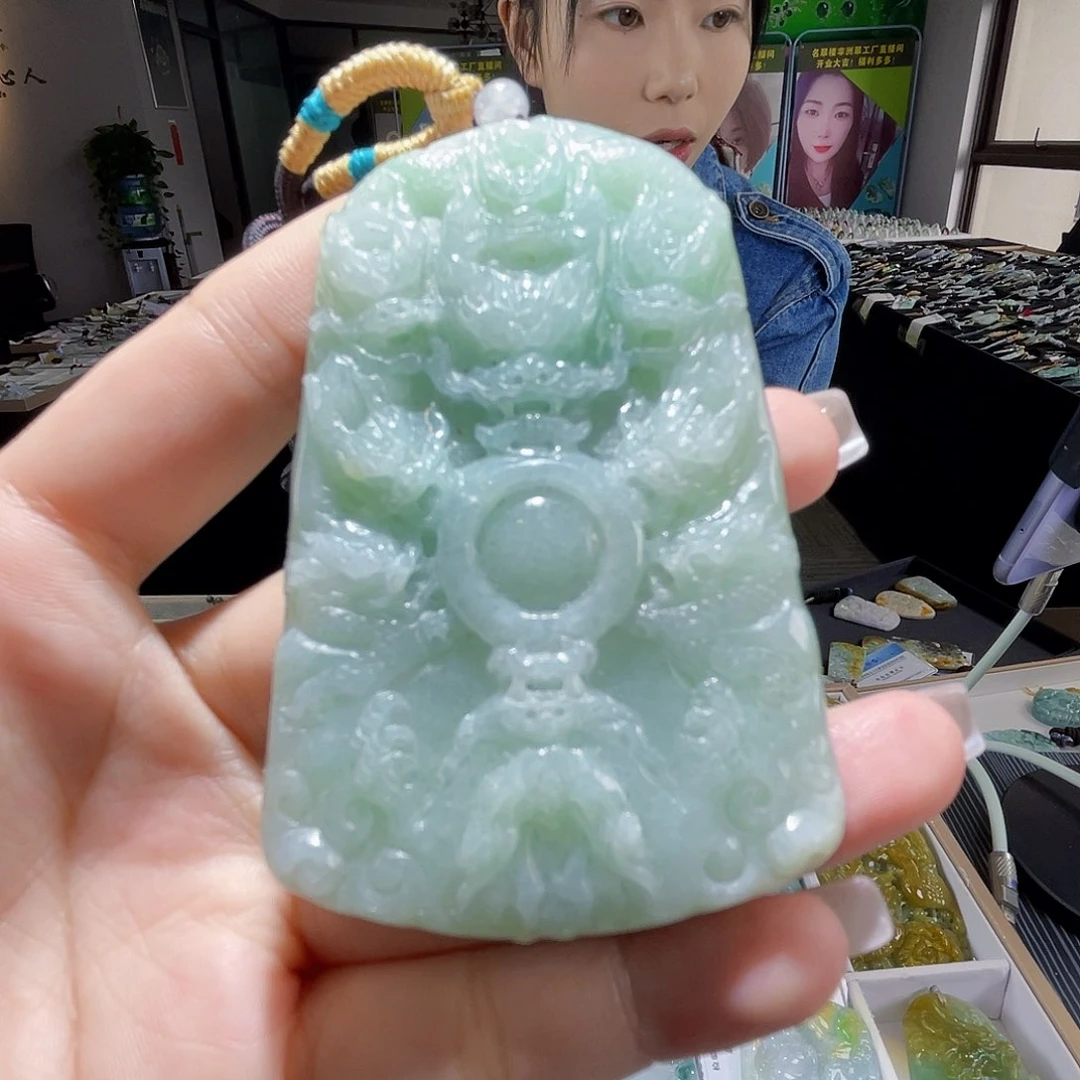 颈饰未镶嵌翡翠一个