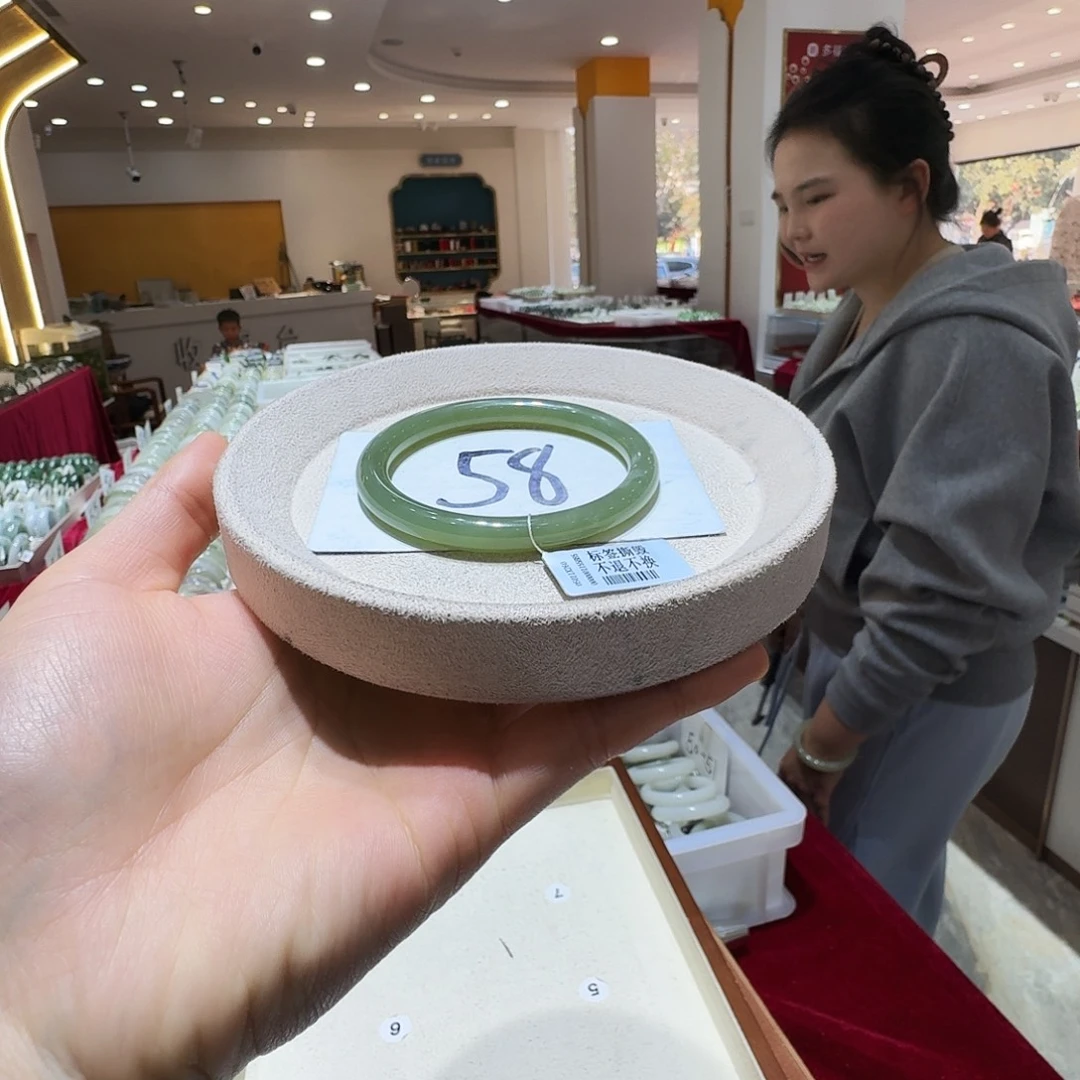 和田玉未镶嵌手镯107