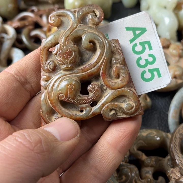 和田玉颈饰未镶嵌微****酸