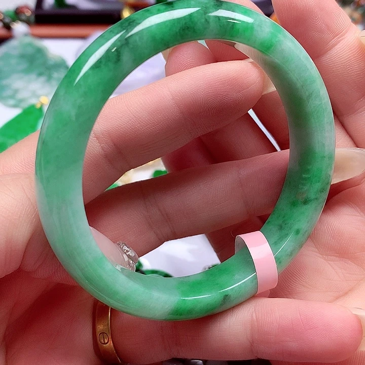 翡翠未镶嵌手镯翡翠手镯
