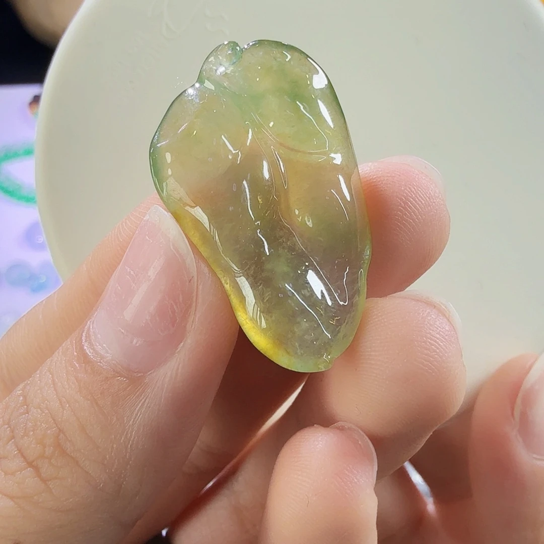 翡翠未镶嵌颈饰三彩叶子