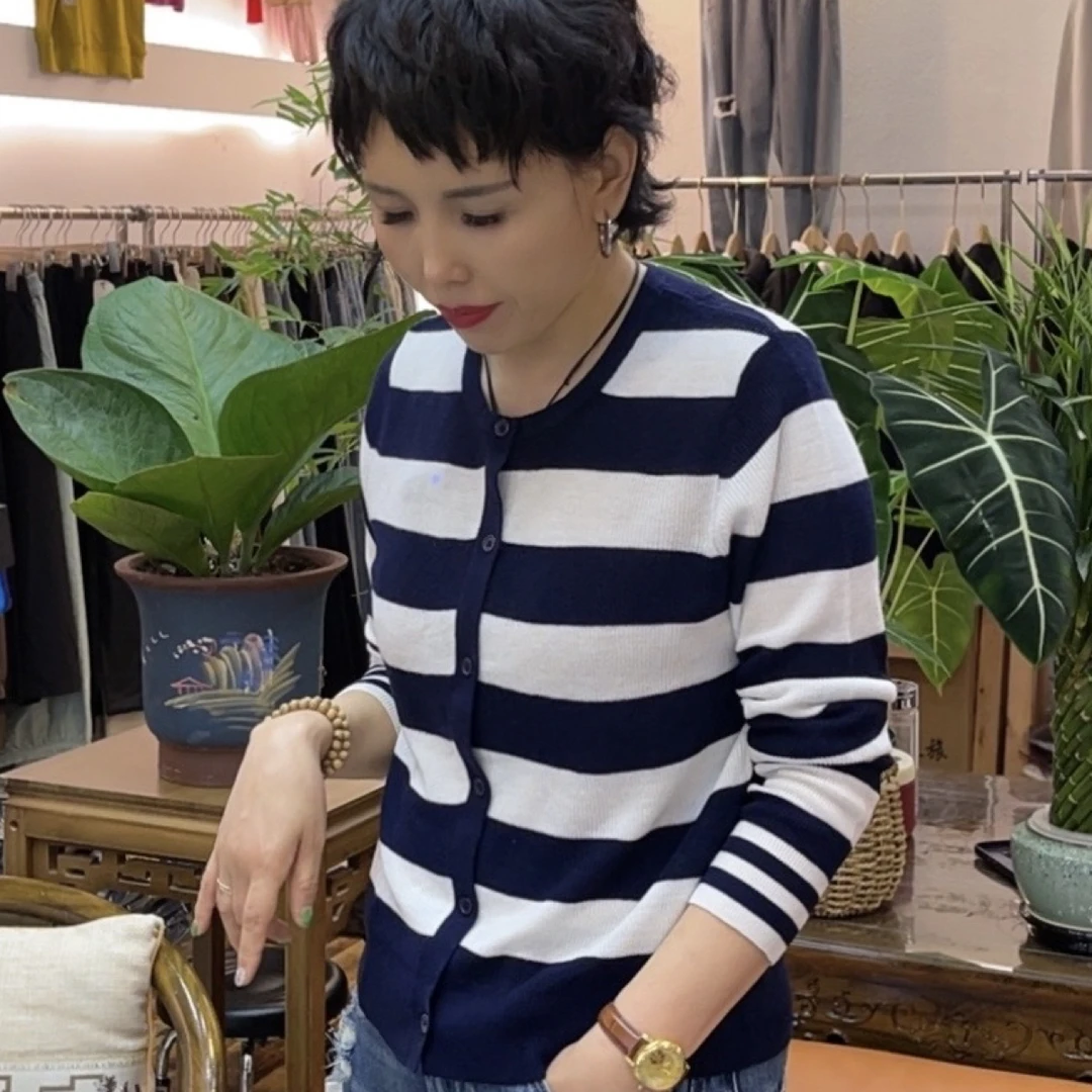 秋季圆领常规袖条纹通勤毛针织衫时尚网红上衣宽松