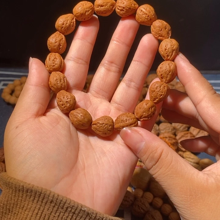 手串文玩核桃……40