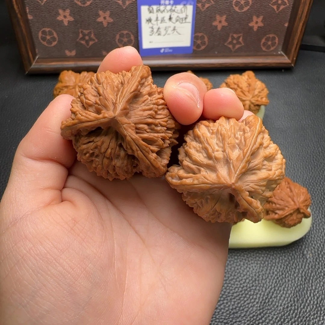 文玩核桃把件虎头三棱 40尺寸