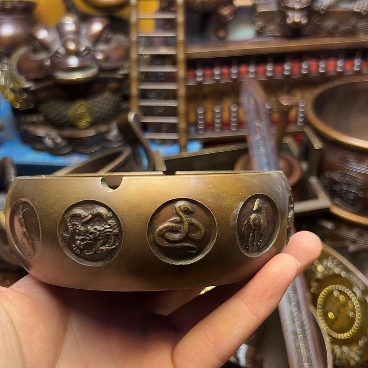 精美铜器批发档口