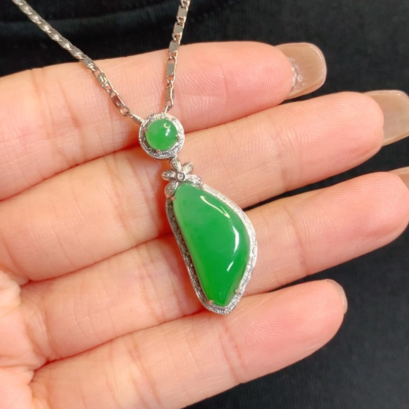 【闪购商品】颈饰18K金镶嵌翡翠特色戒面