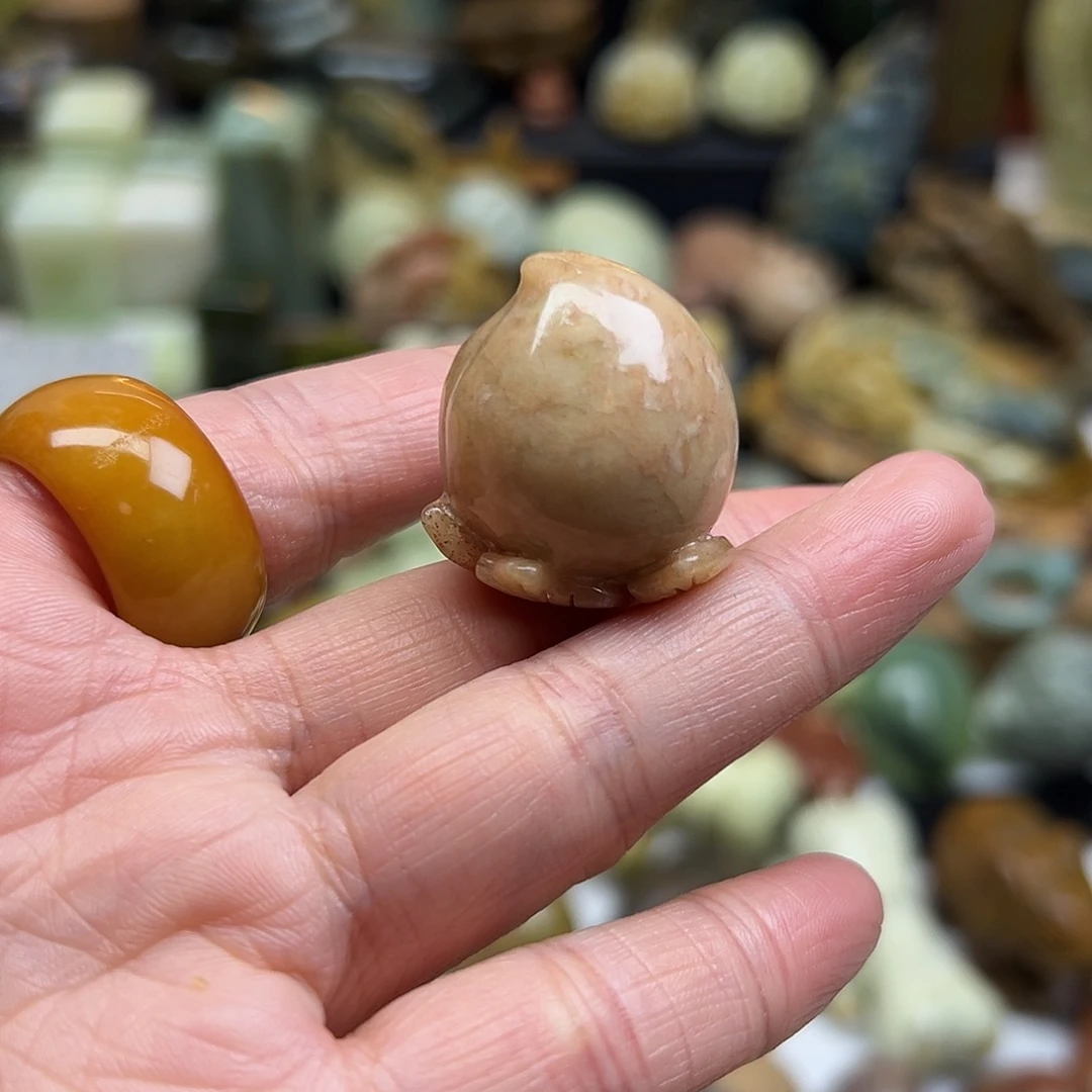 岫玉未镶嵌颈饰辽阳料桃子