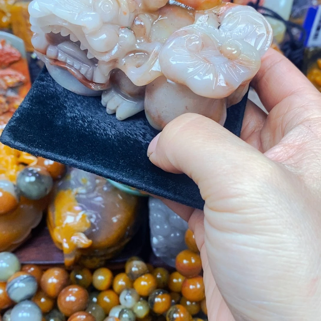 未镶嵌石英质玉（黄龙玉）颈饰