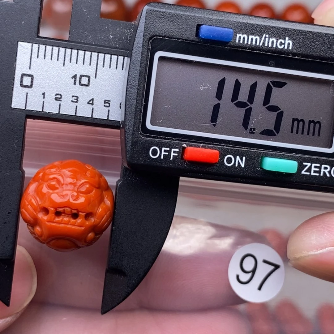 南红玛瑙未镶嵌配饰有瑕疵