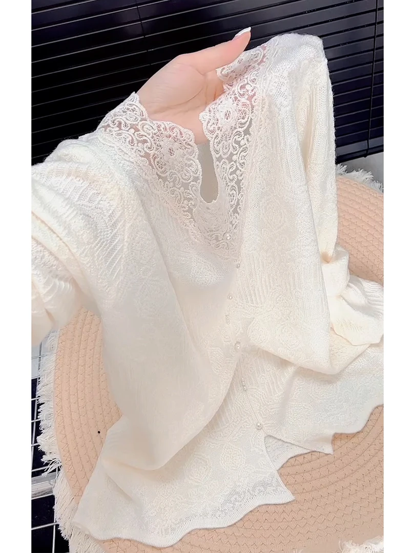 韩系设计感蕾丝拼接V领长袖针织衫女秋2025新款修身显瘦打底毛衣