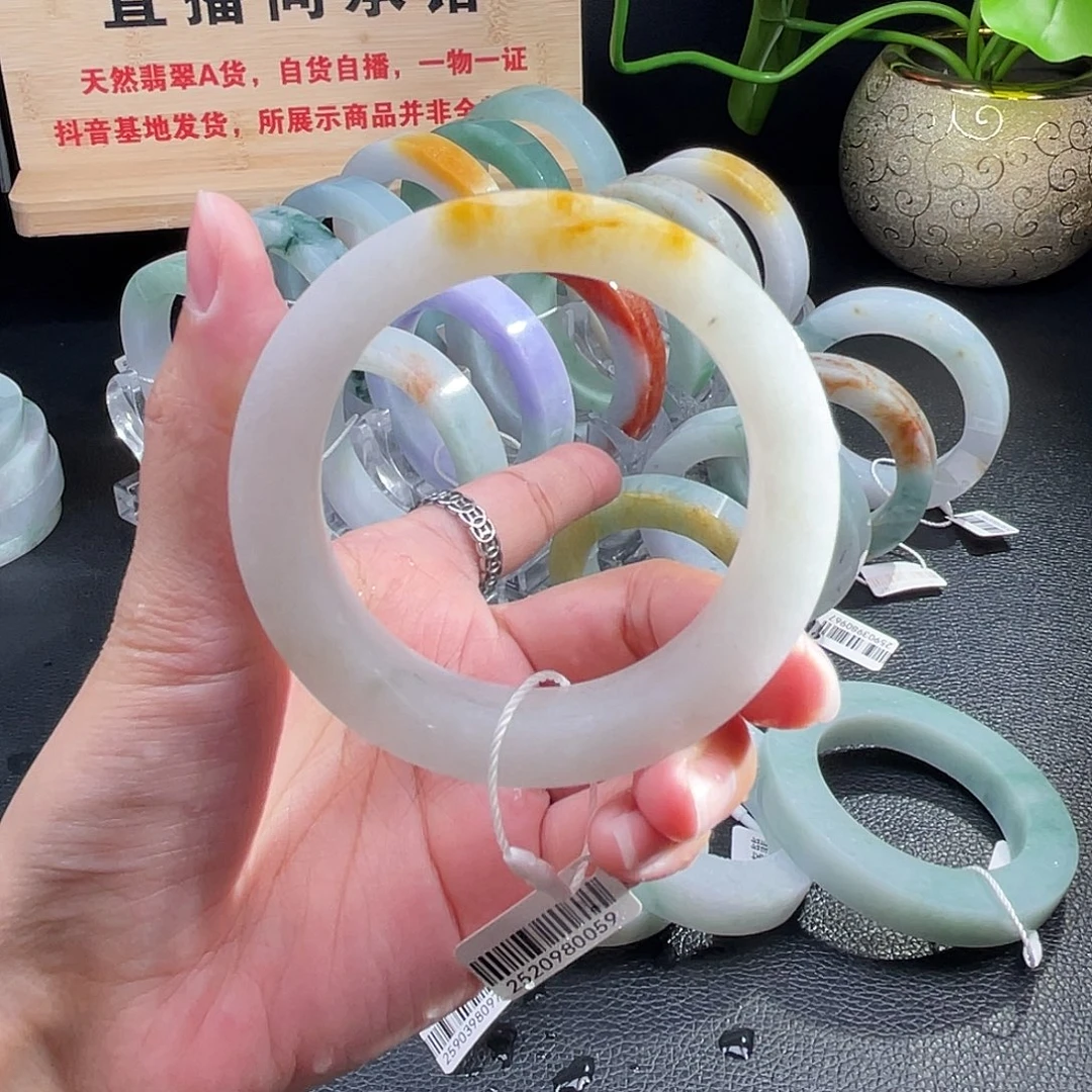 未镶嵌翡翠手镯定制翡翠