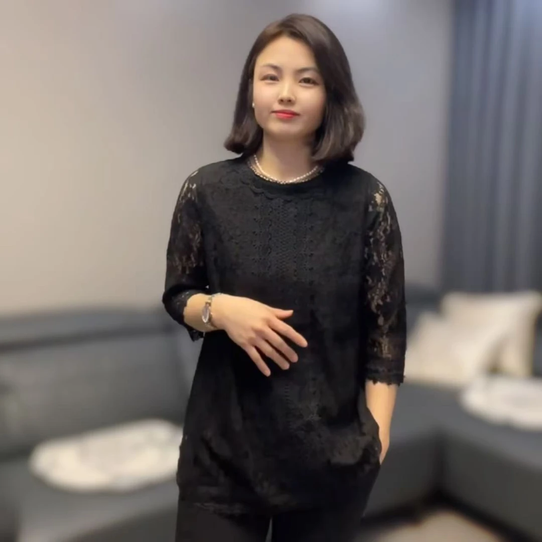【香香优选】韩国蕾丝圆领镂空中袖衫新款女士时尚洋气舒适百搭大码