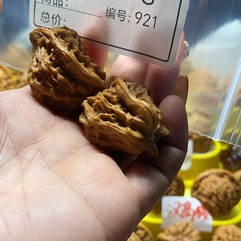 张***呦把件桃核自产自销……