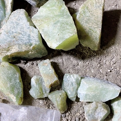 蛇纹石玉未镶嵌珠宝奇石