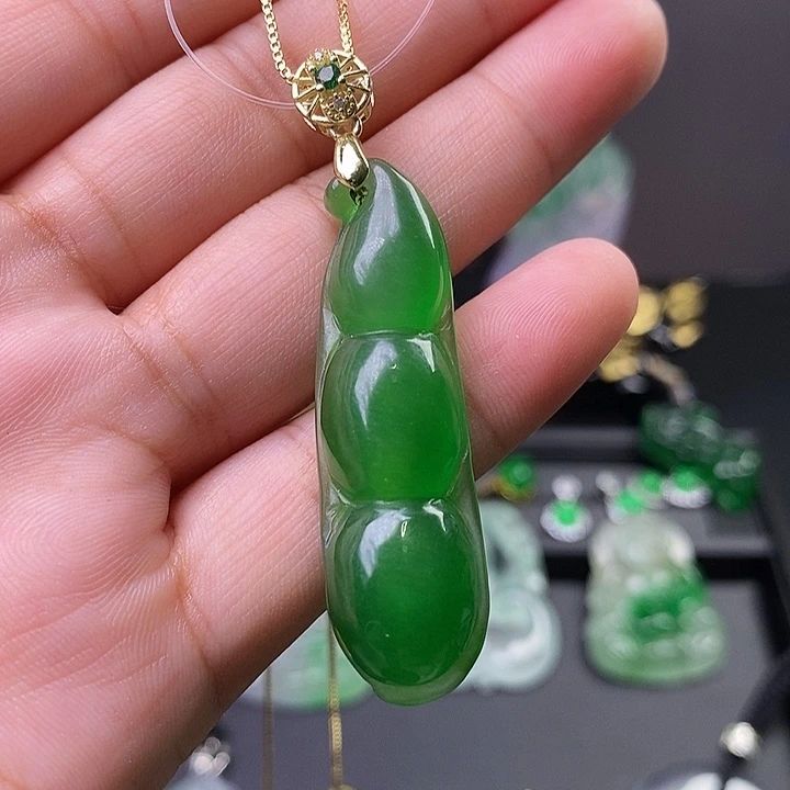 翡翠未镶嵌吊坠(赠链)