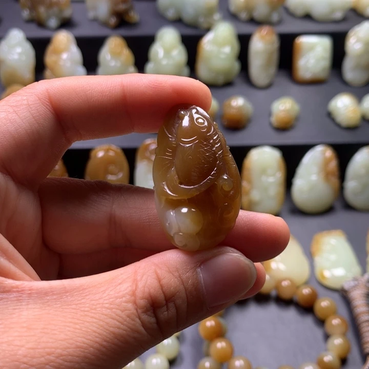颈饰未镶嵌和田玉（糖玉）