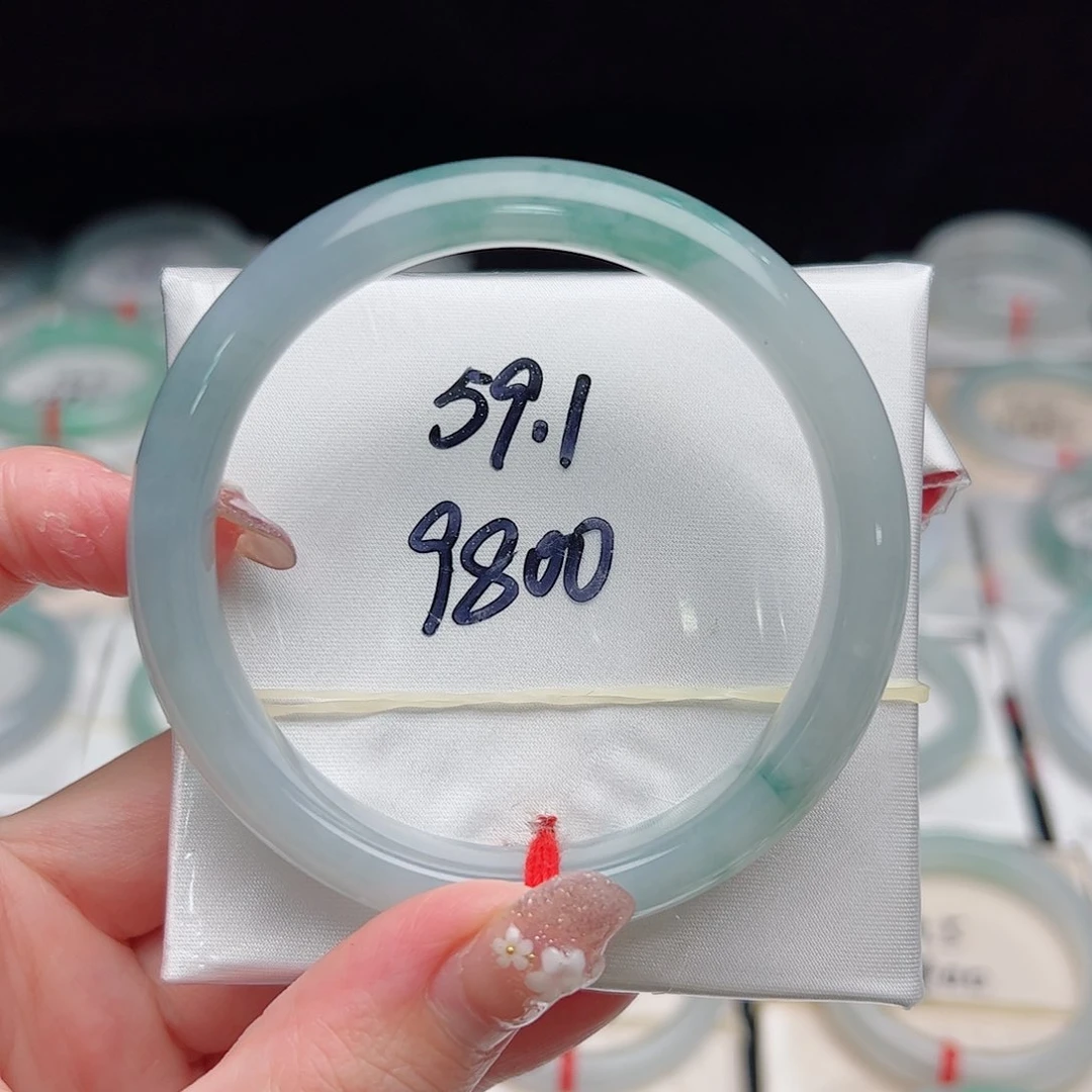 翡翠手镯未镶嵌天然