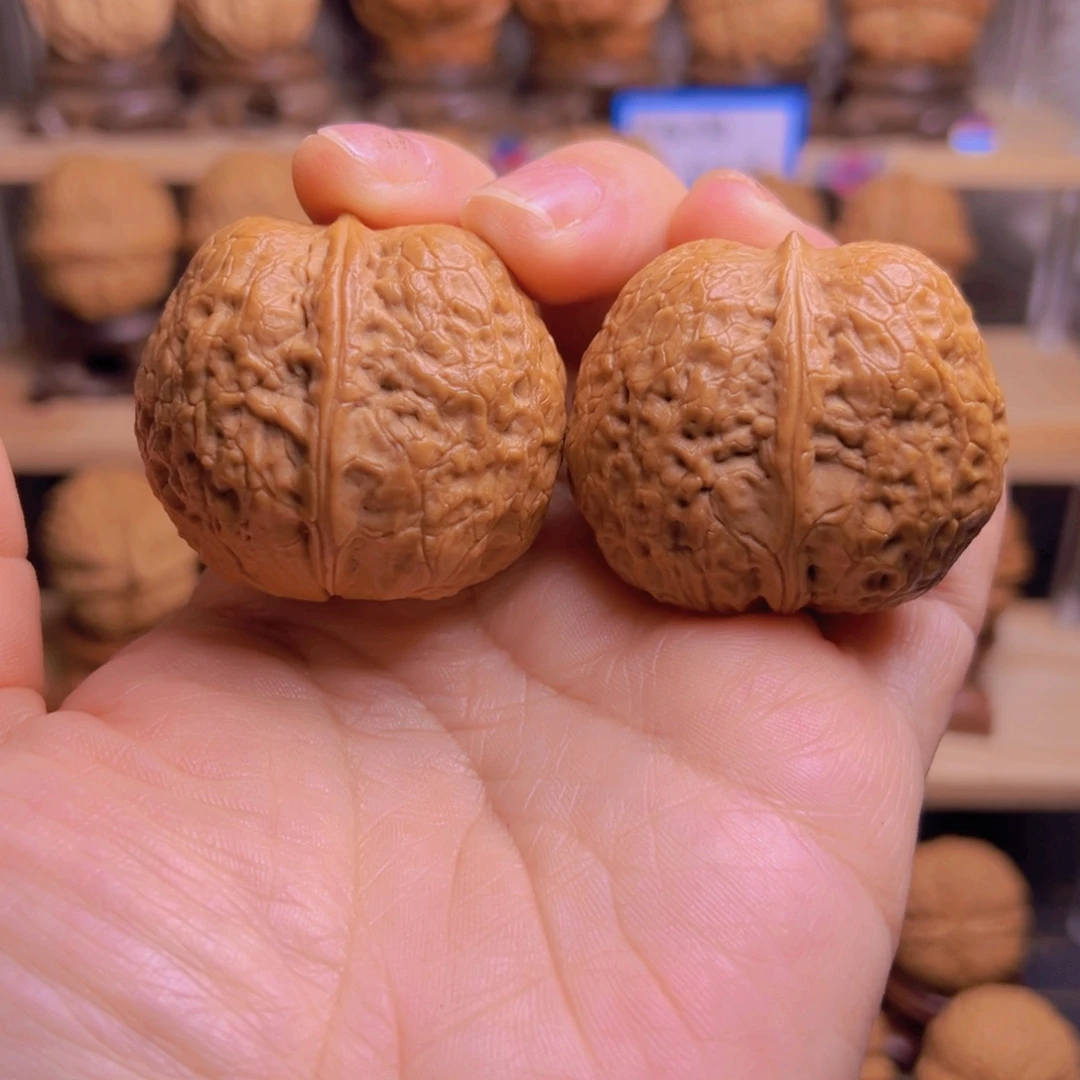 文玩核桃吊坠64w皇冠43尺