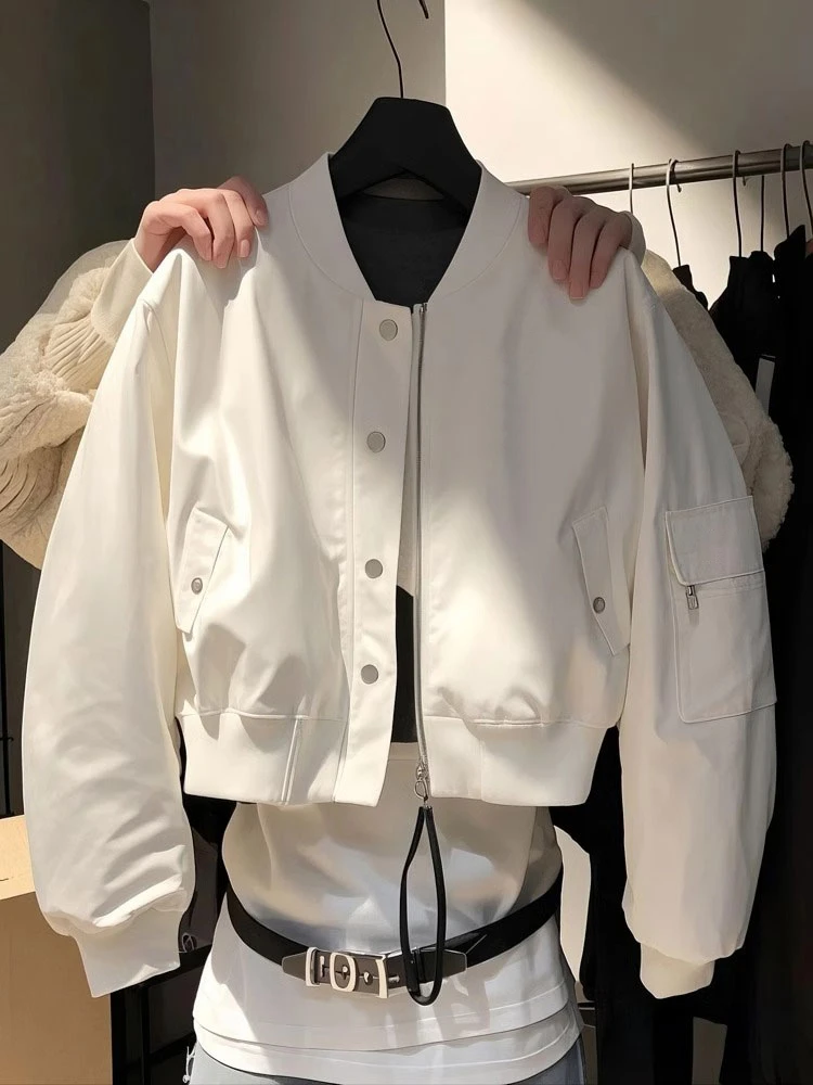 春装女款2025年新款超火减龄独特漂亮棒球服小香风白色短款外套女