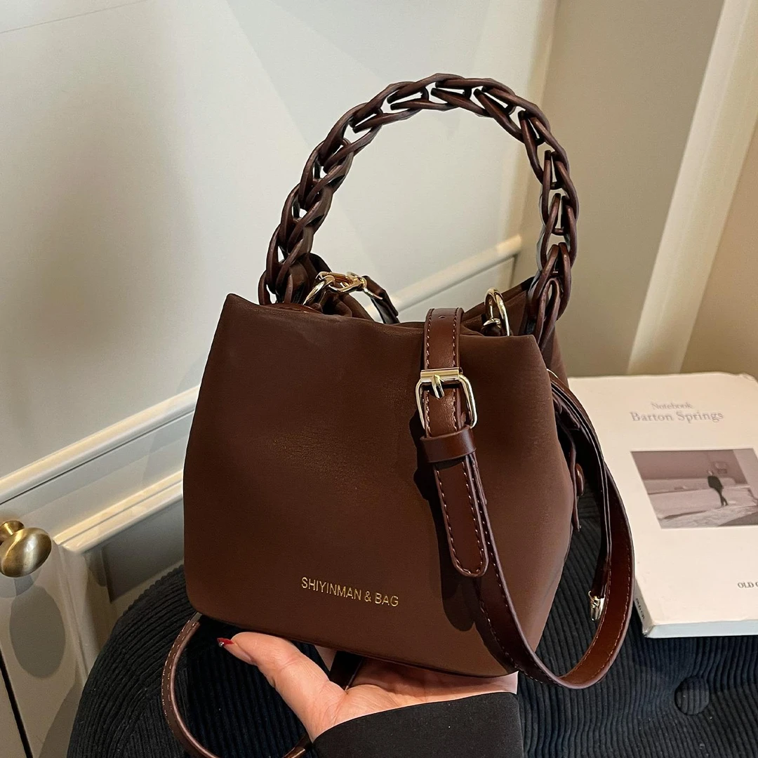 小众手拎包包女式2025新款冬休闲复古单肩包高级感通勤斜挎水桶包