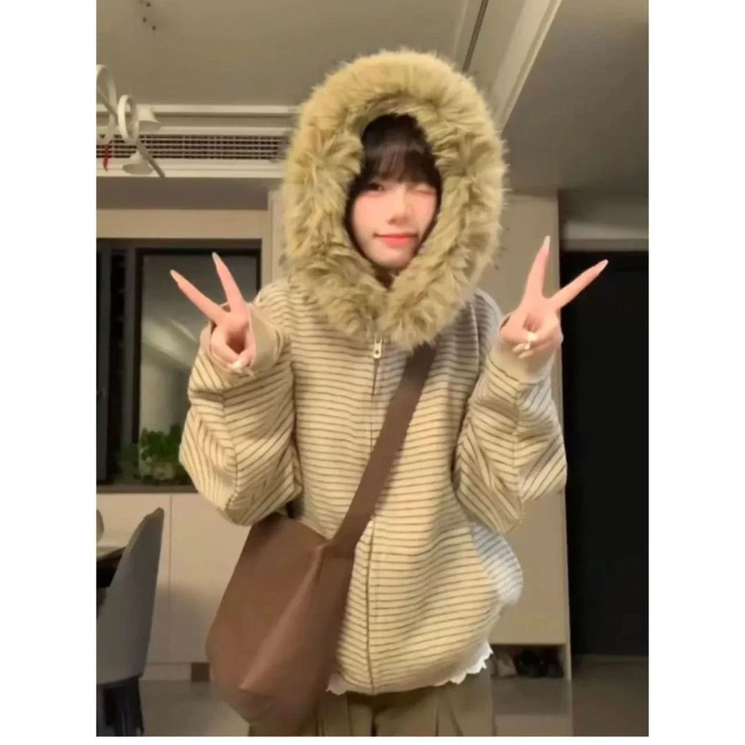 大码胖MM秋冬款加厚街头风条纹连帽韩版网红女慵懒风卫衣短外套