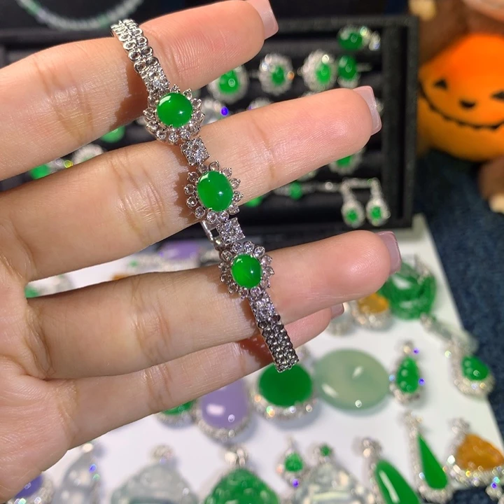 翡翠18K金镶嵌手链阳绿蛋面