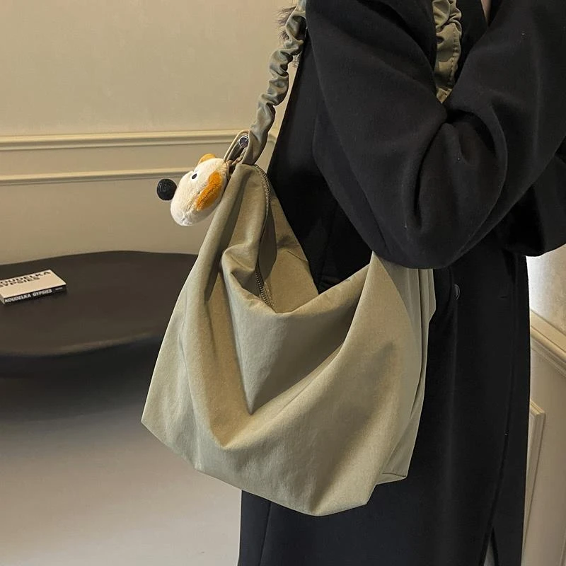 学生上课大容量帆布包包女2024新款冬季休闲百搭单肩包通勤斜挎包