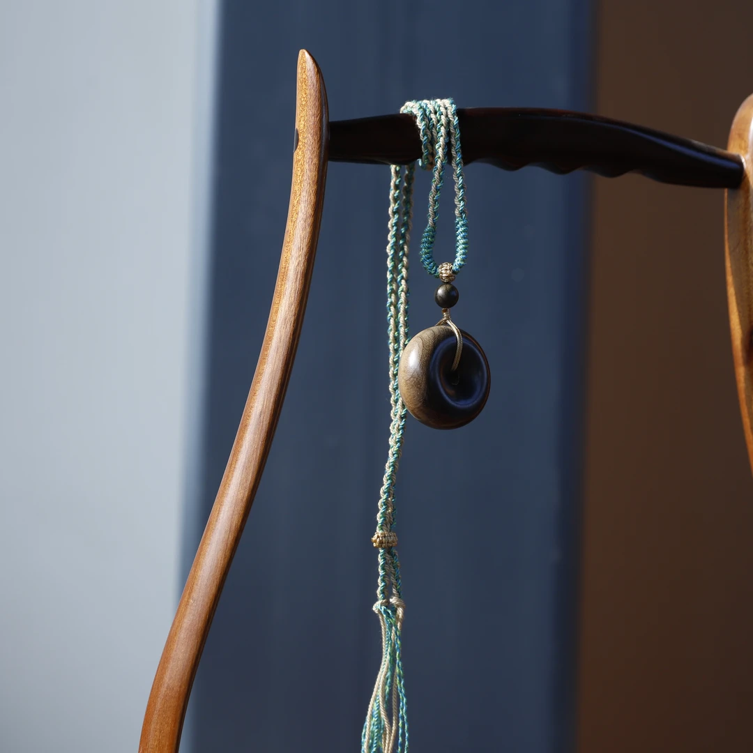 rongyi/蓉艺金丝楠乌木平安扣吊坠多样性发其一