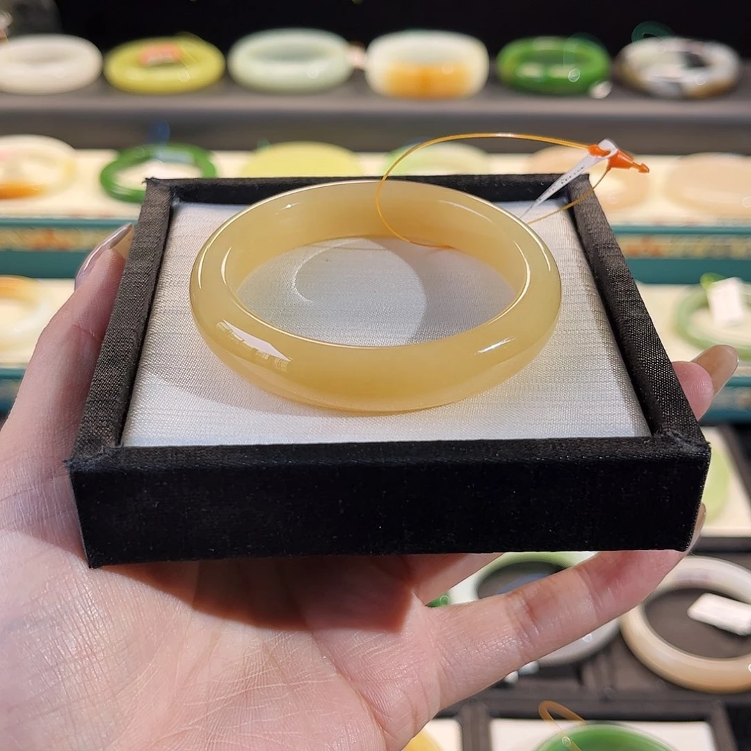 和田玉手镯未镶嵌蜜糖