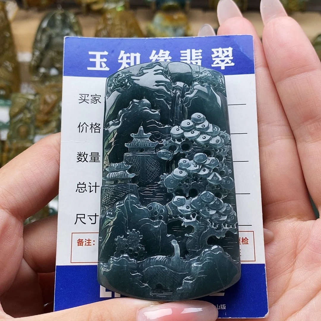 翡翠未镶嵌颈饰山水