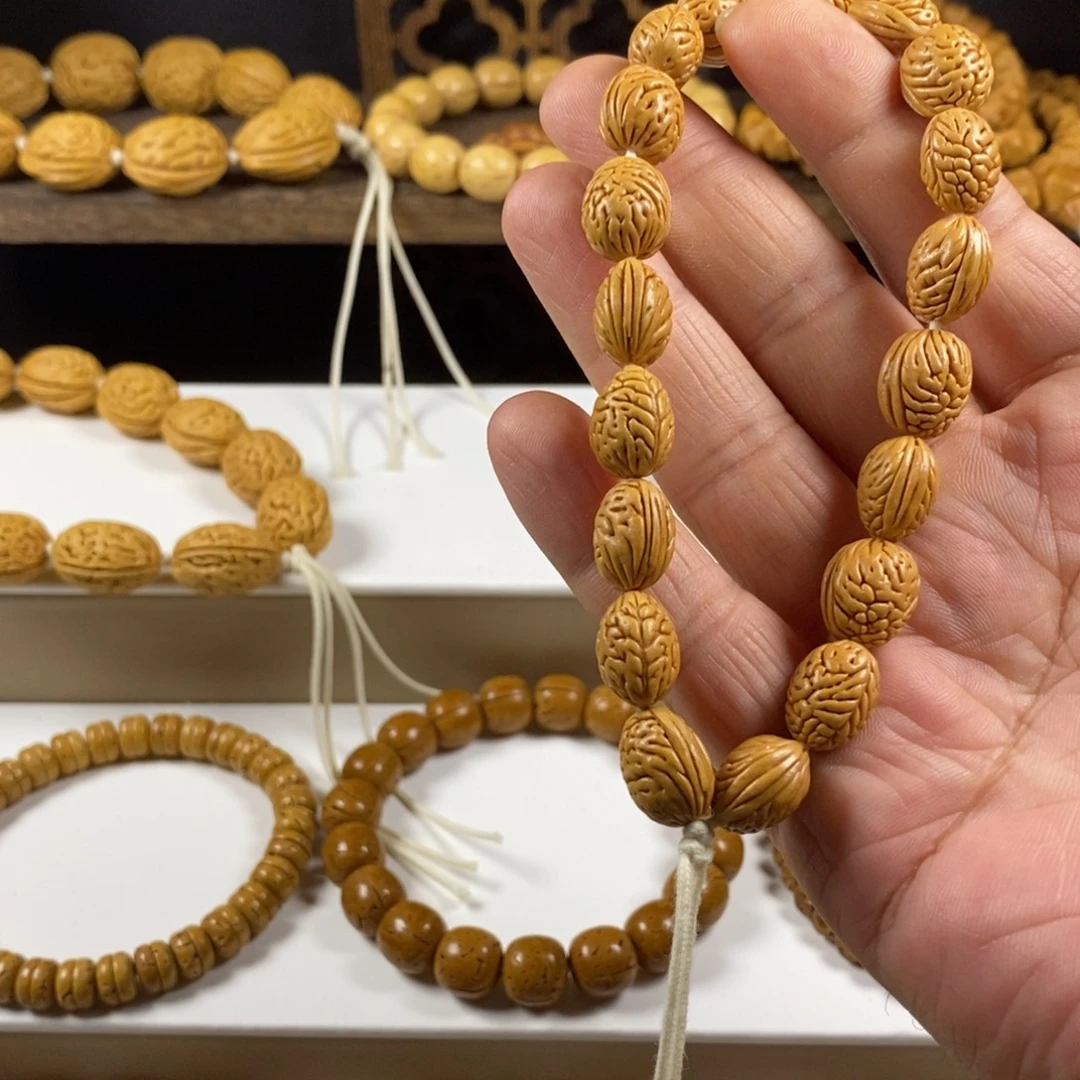 ****桃核吊坠钱袋子麦穗纹手持