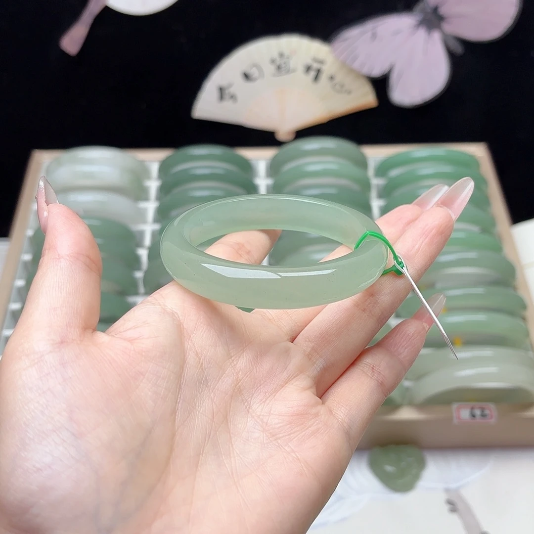 未镶嵌手镯石英质玉