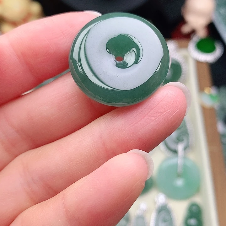 颈饰未镶嵌翡翠吊坠