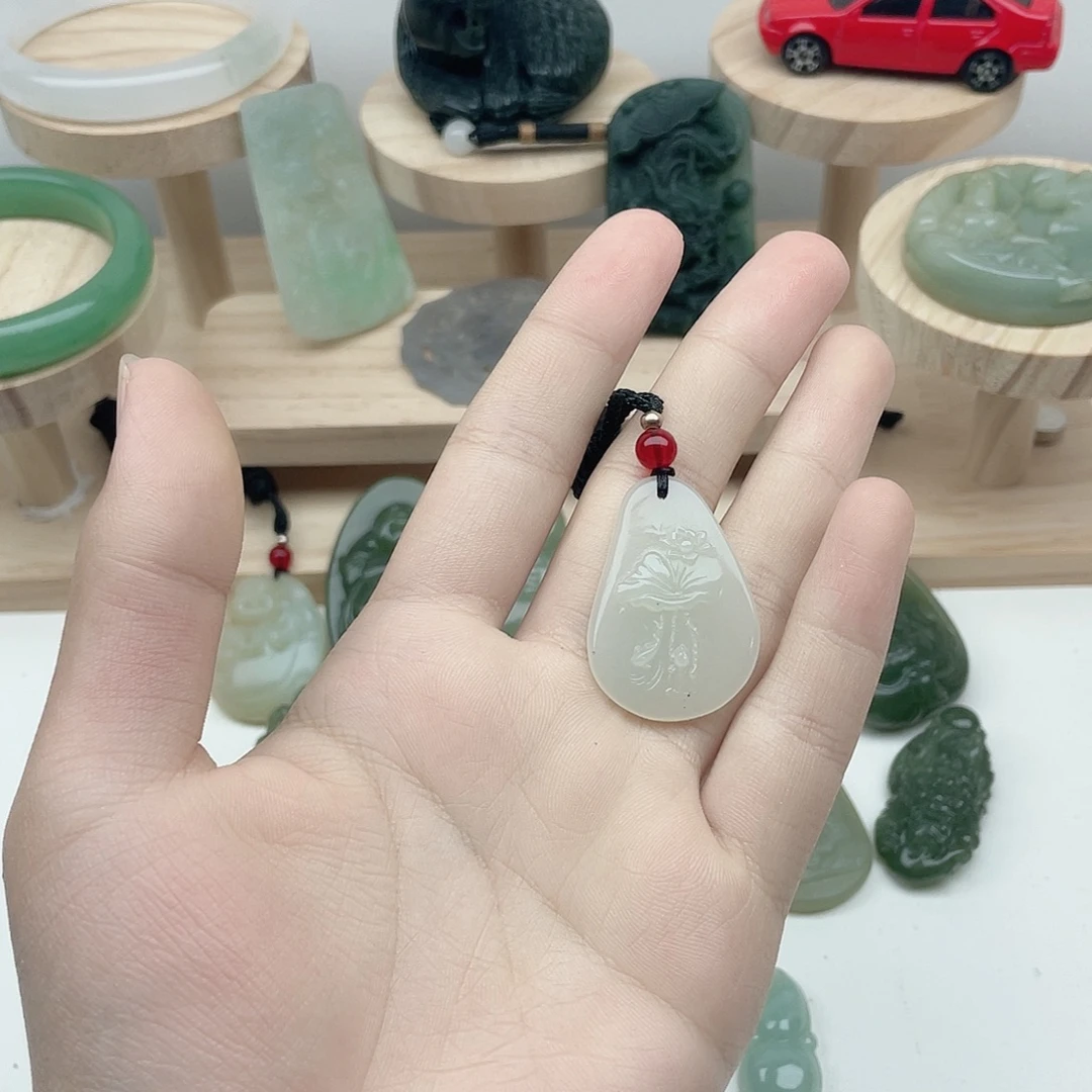 石英岩玉未镶嵌颈饰