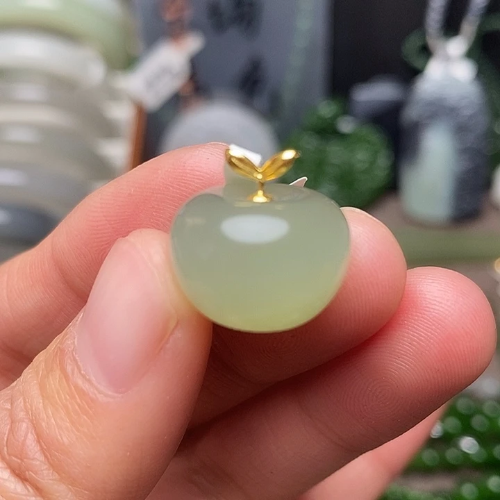 和田玉18K金镶嵌颈饰