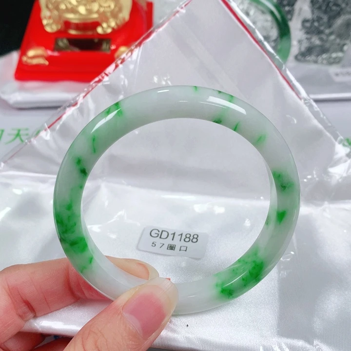 翡翠手镯未镶嵌   编号GD1188 正圈57