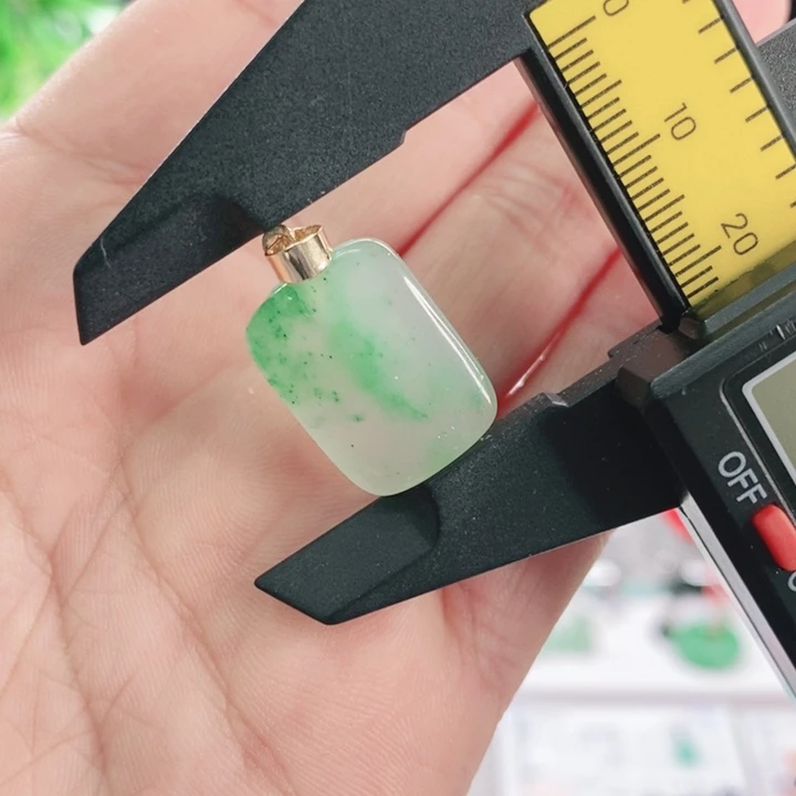 石英质玉未镶嵌颈饰